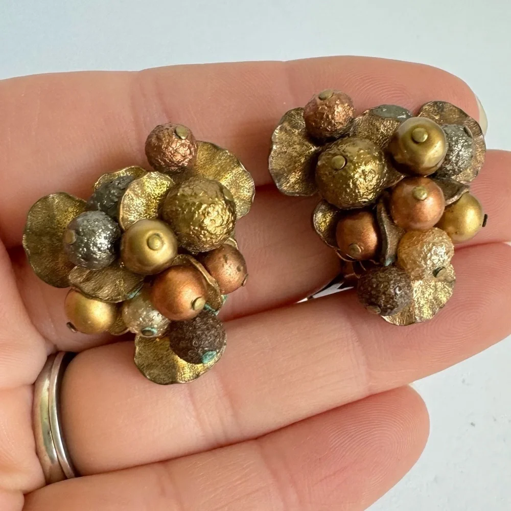 Vintage Eugene Cluster Earrings Clip On Beaded‎ Brass Copper Faux Pearls Signed